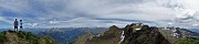 52 Panoramica in vetta al Pietra Quadra con vista a nord